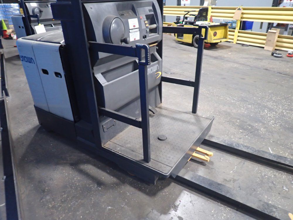 Crown 1360 Lbs Electric Order Picker - Sp3500