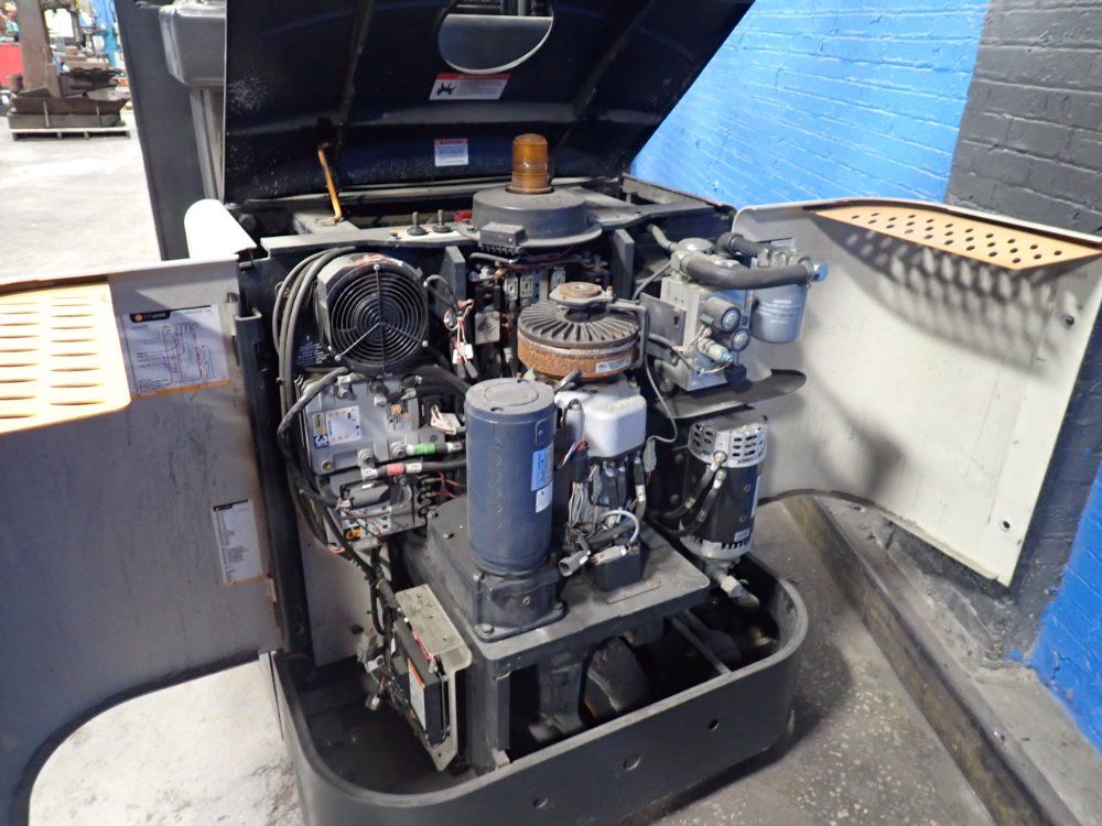 Crown 1360 Lbs Electric Order Picker - Sp3500