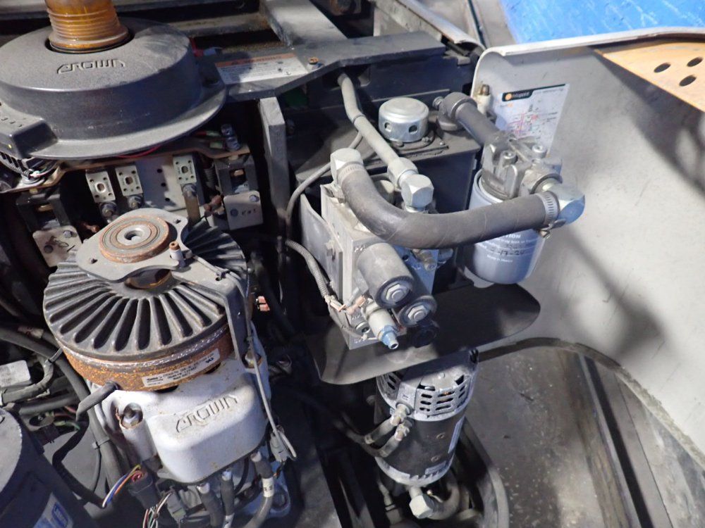 Crown 1360 Lbs Electric Order Picker - Sp3500