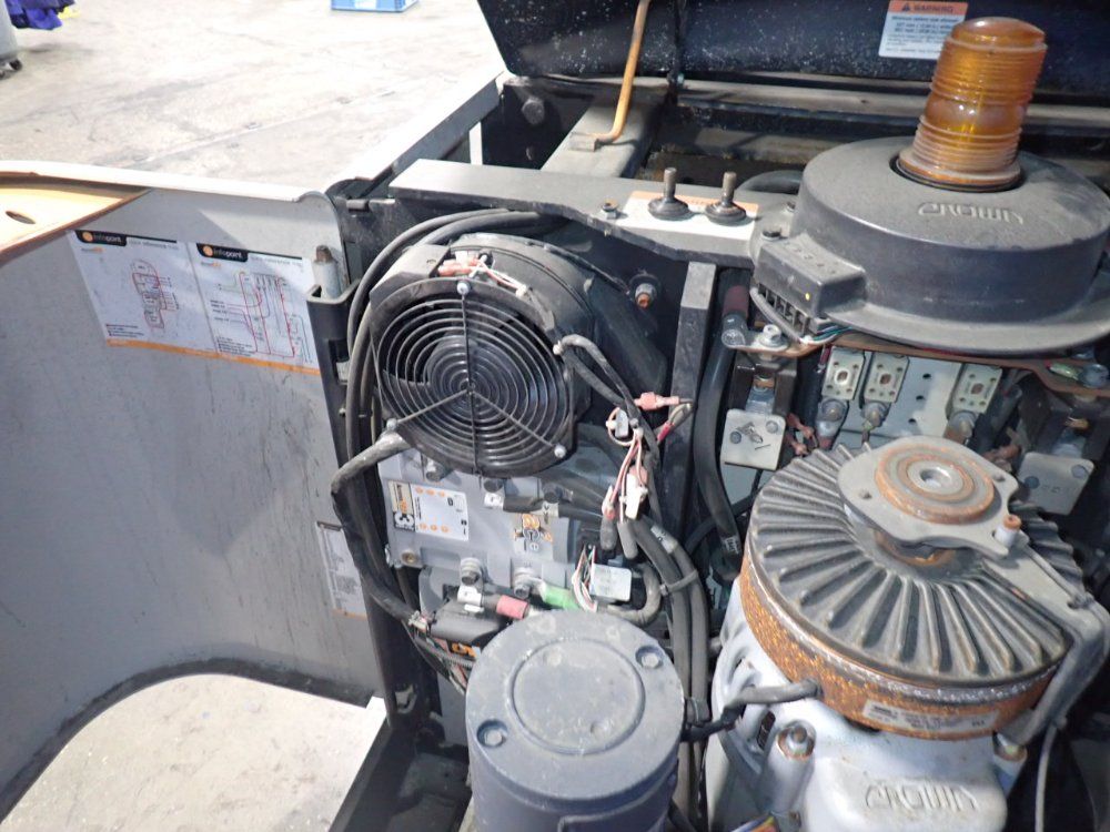 Crown 1360 Lbs Electric Order Picker - Sp3500