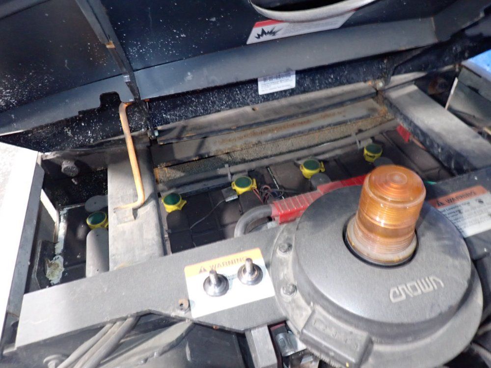 Crown 1360 Lbs Electric Order Picker - Sp3500