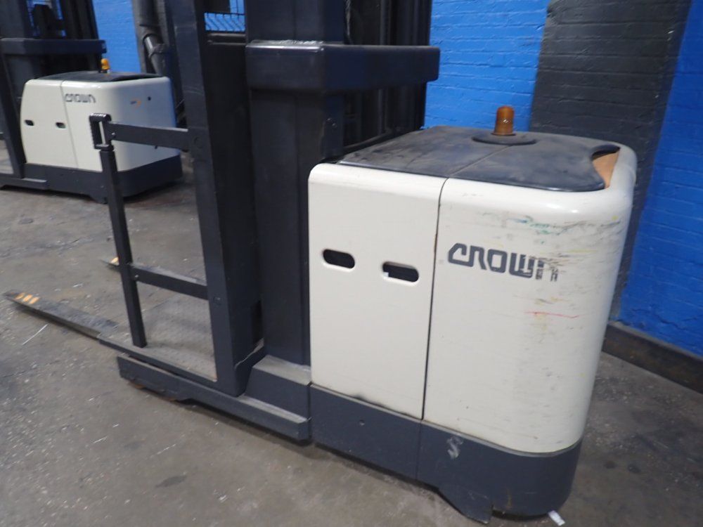 Crown 1360 Lbs Electric Order Picker - Sp3500