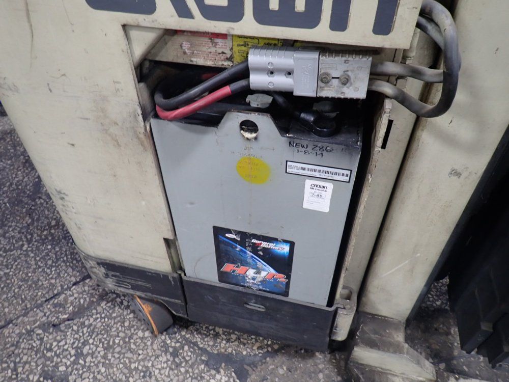 Crown 3500 Lbs Electric Reach Lift - 3srrtt