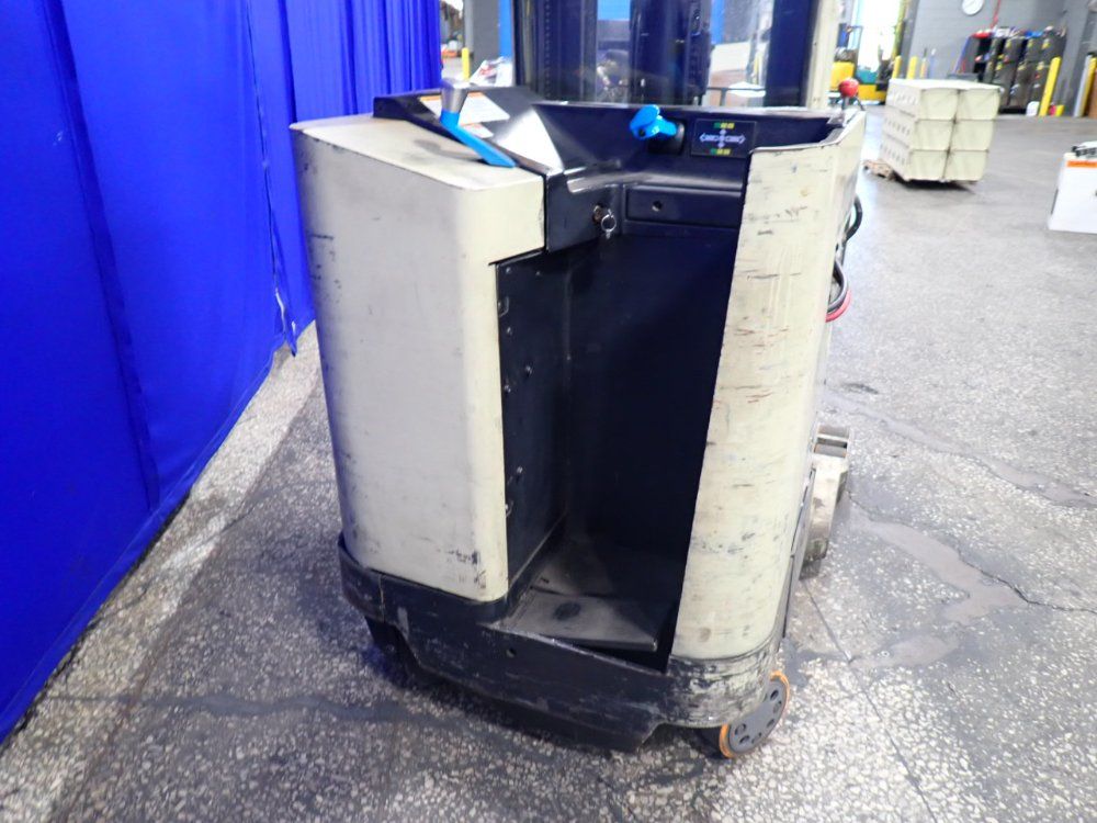 Crown 3500 Lbs Electric Reach Lift - 3srrtt