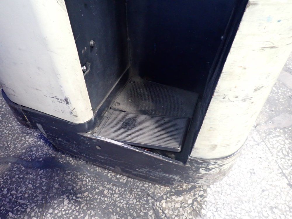 Crown 3500 Lbs Electric Reach Lift - 3srrtt