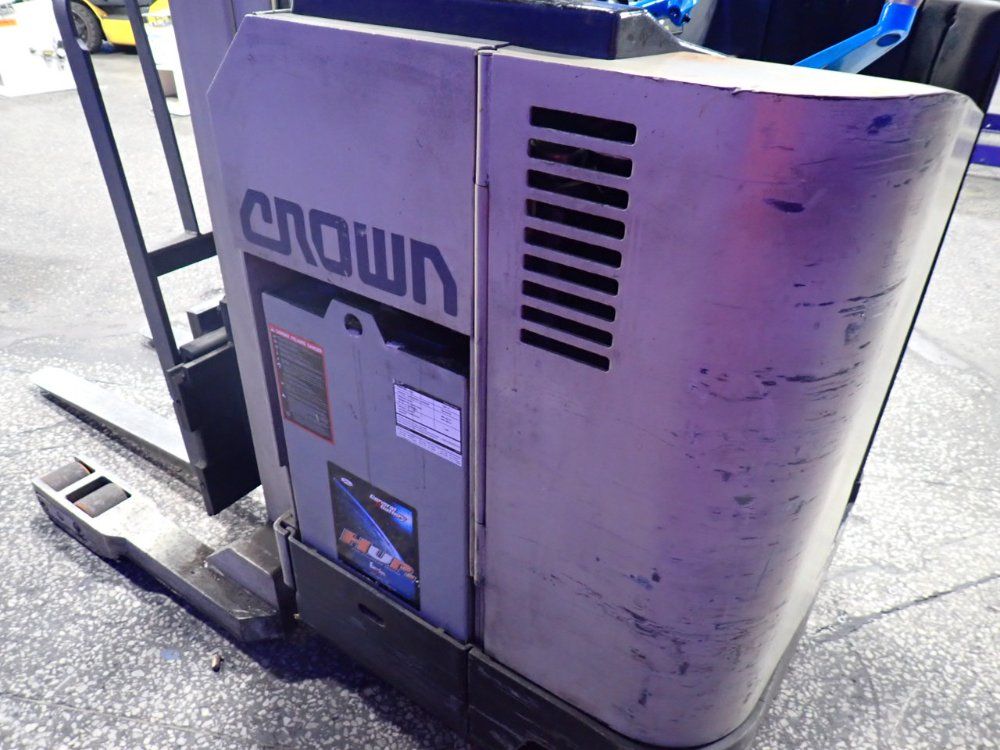 Crown 3500 Lbs Electric Reach Lift - 3srrtt
