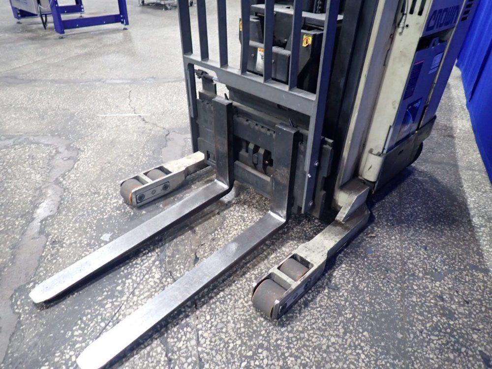 Crown 3500 Lbs Electric Reach Lift - 3srrtt