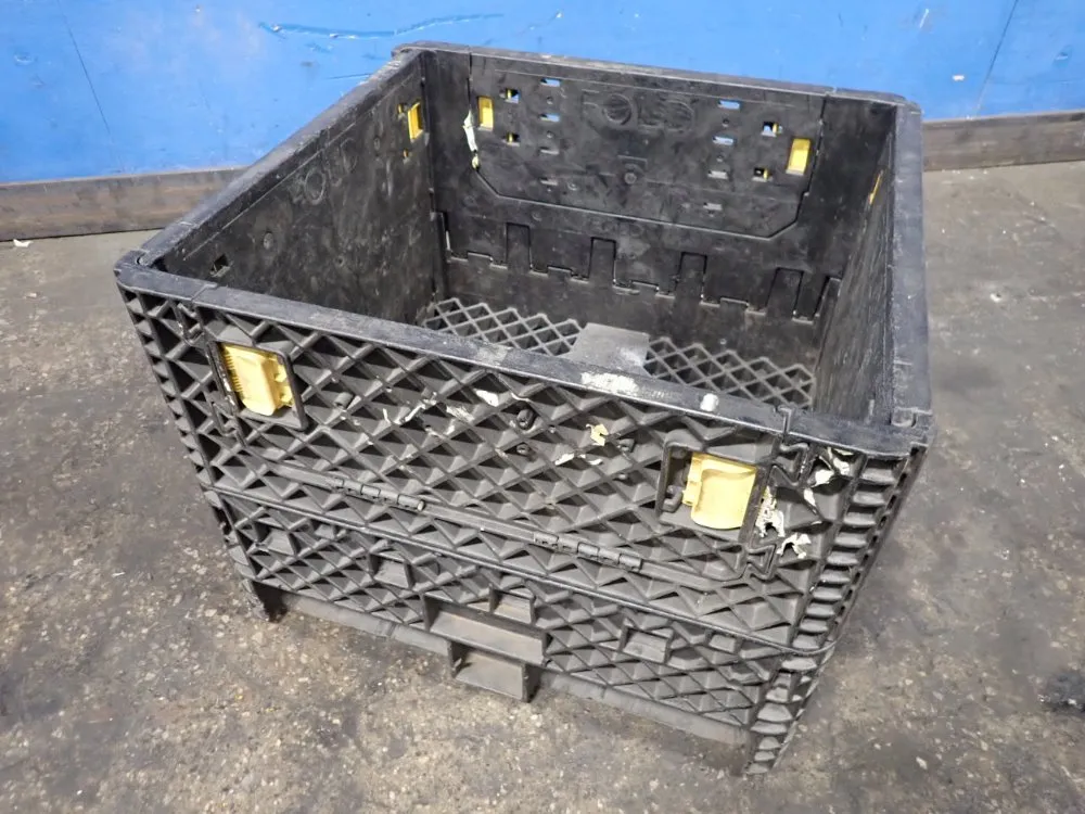 27" X 29" X 19" Plastic Collapsible Basket