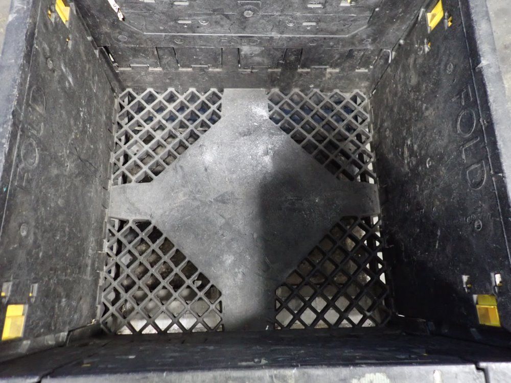 27" X 29" X 19" Plastic Collapsible Basket