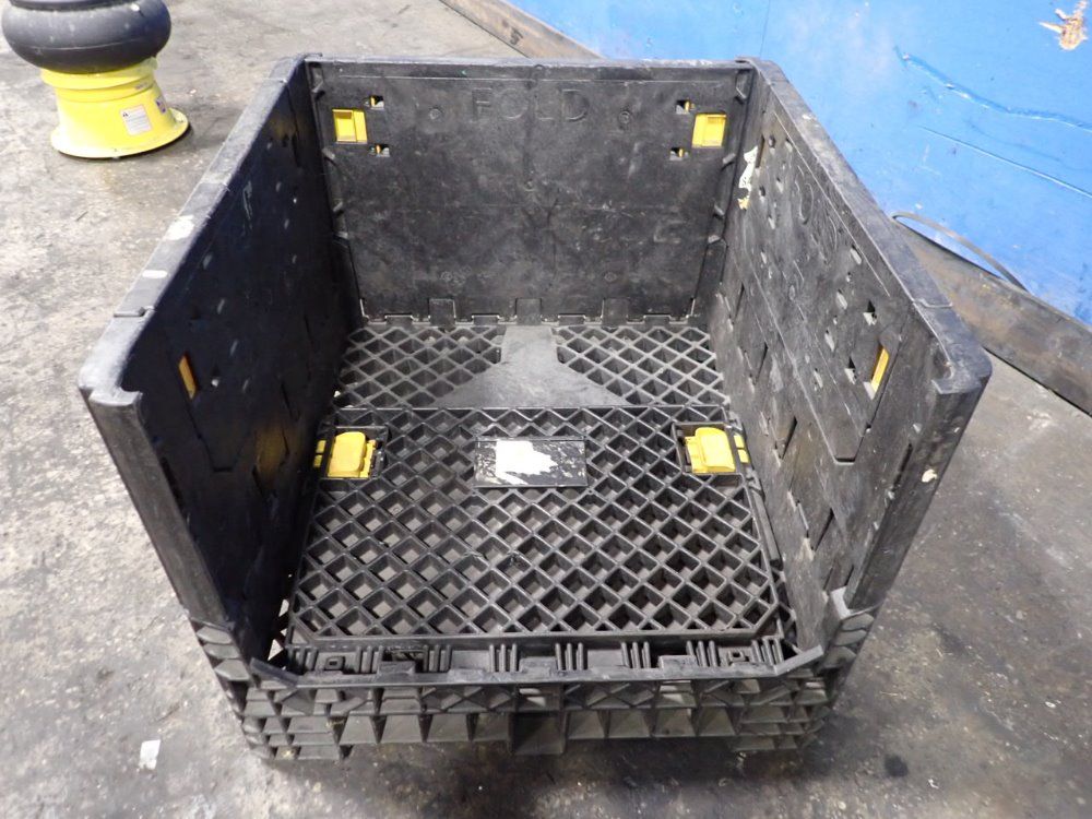 27" X 29" X 19" Plastic Collapsible Basket