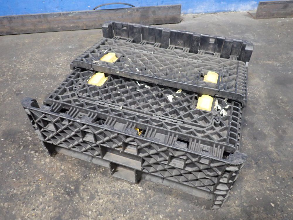 27" X 29" X 19" Plastic Collapsible Basket