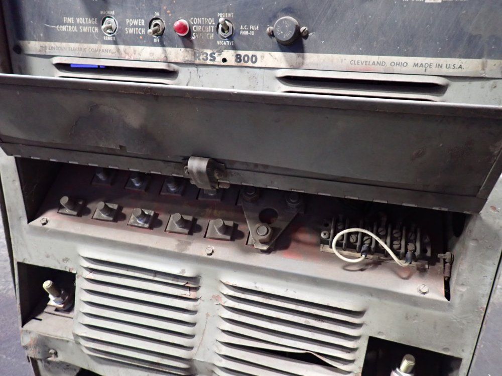 Lincoln Electric 800a Welder - R35-800