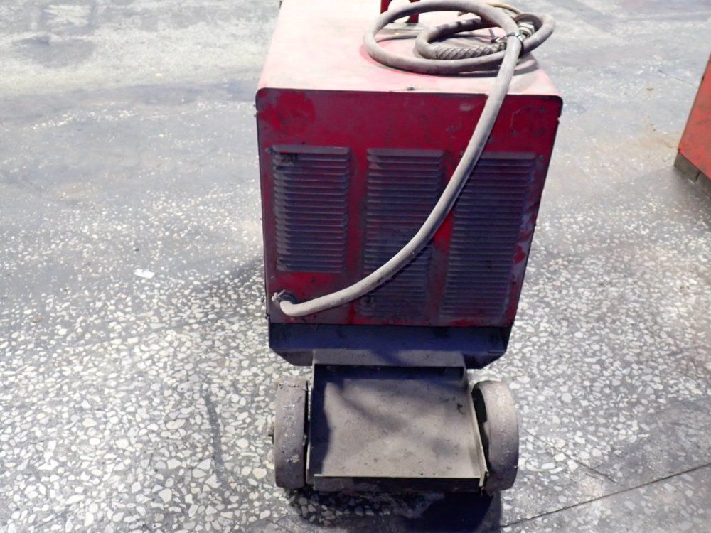 Lincoln Electric 300a Welder - Cv-300
