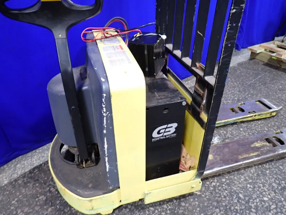 Hyster 6000 Lbs Electric Pallet Jack - W602