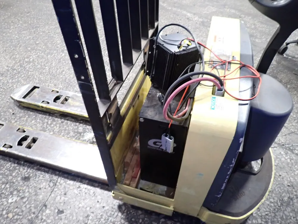 Hyster 6000 Lbs Electric Pallet Jack - W602