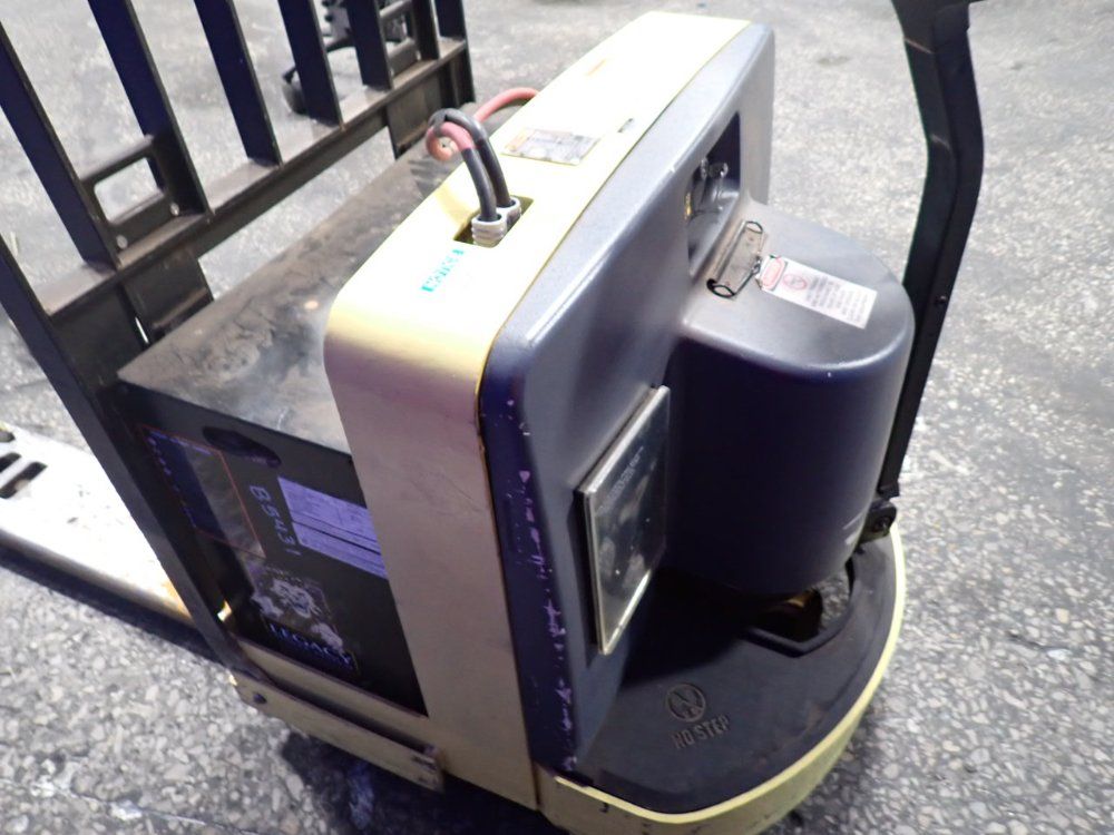 Hyster 6000 Lbs Electric Pallet Jack - W602