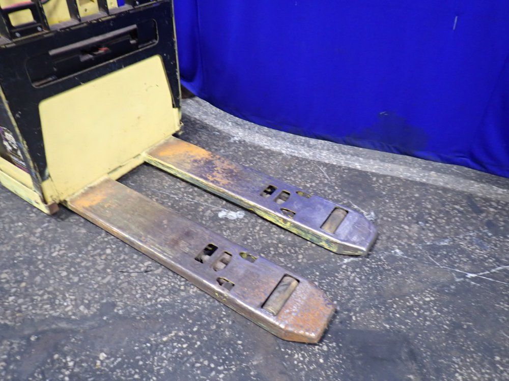 Hyster 6000 Lbs Electric Pallet Jack - W602