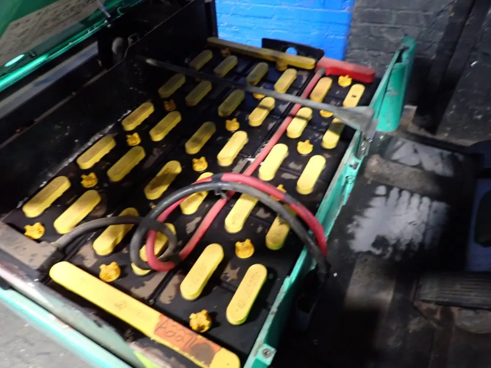 Mitsubishi Caterpillar 3000 Lbs Electric Forklift - Fb20kt