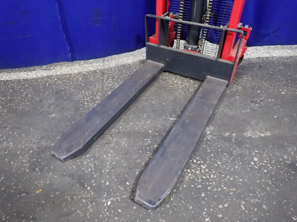 Dayton 3000 Lbs Straddle Lift - 4vme1