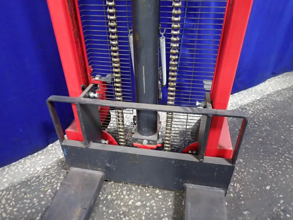 Dayton 3000 Lbs Straddle Lift - 4vme1