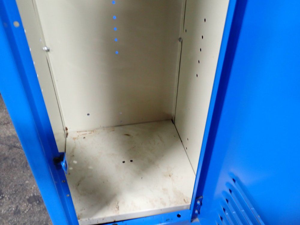 Lyon Workspace Products 8 Lockers Locker Unit