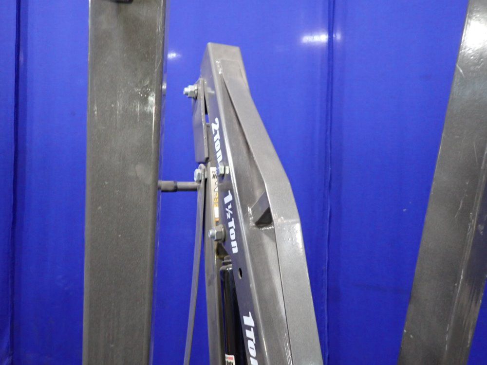 Pittsburgh 2 Ton Engine Hoist