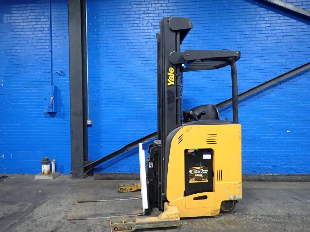 Yale 4000 Lbs Electric Straddle Lift - Nr040eanc36te110