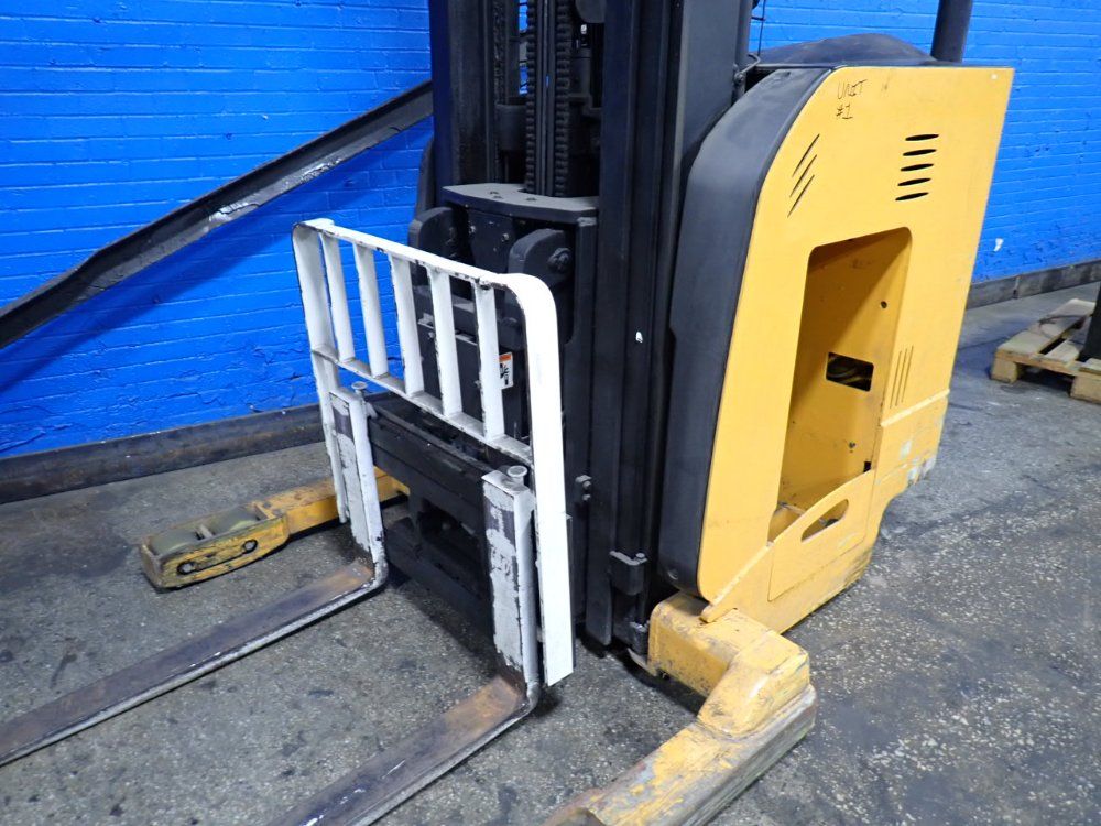 Yale 4000 Lbs Electric Straddle Lift - Nr040eanc36te110