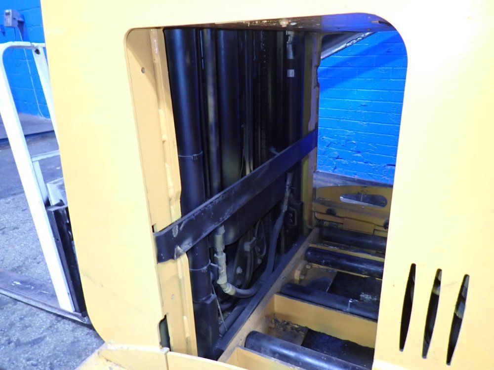 Yale 4000 Lbs Electric Straddle Lift - Nr040eanc36te110