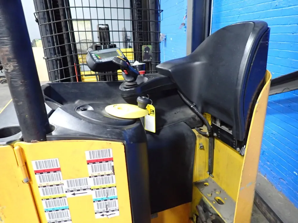 Yale 4000 Lbs Electric Straddle Lift - Nr040eanc36te110