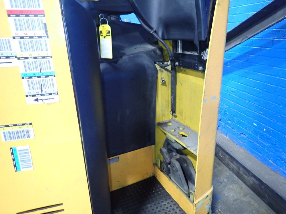 Yale 4000 Lbs Electric Straddle Lift - Nr040eanc36te110