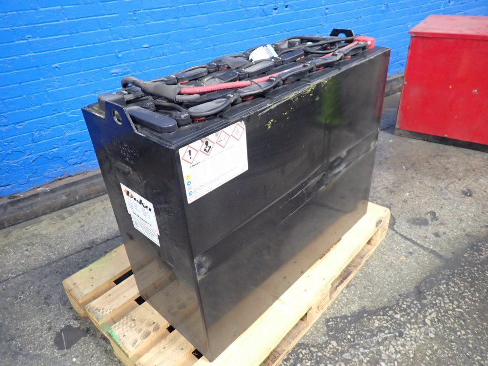 Yale 4000 Lbs Electric Straddle Lift - Nr040eanc36te110