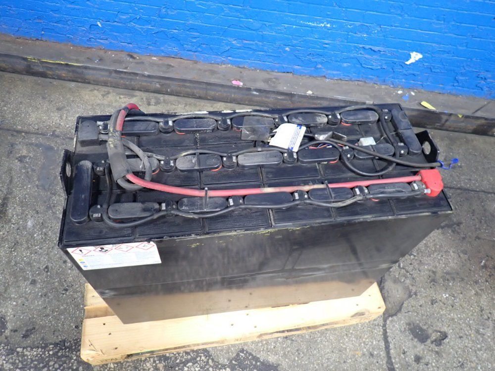 Yale 4000 Lbs Electric Straddle Lift - Nr040eanc36te110