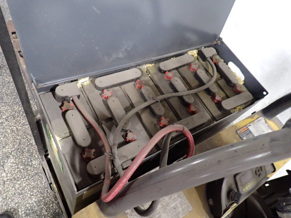 Yale 6000 Lbs Electric Pallet Jack - Mpe060lvgn24t2748