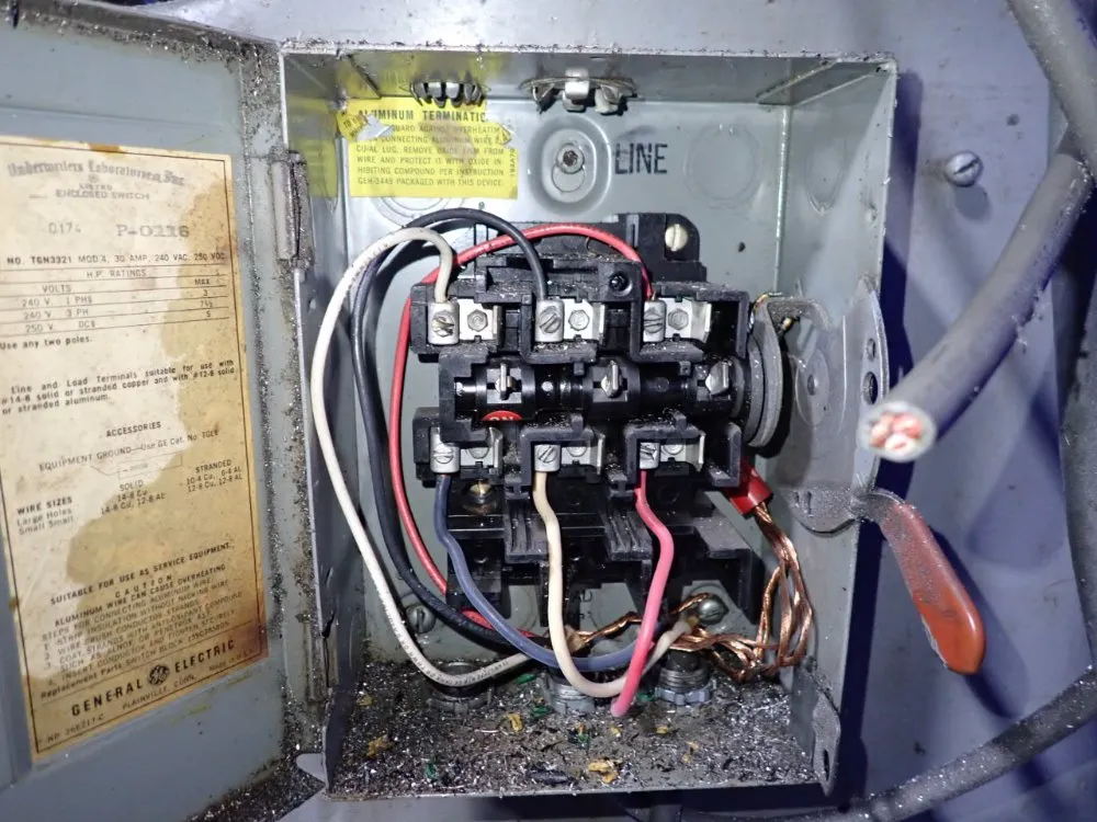 Bridgeport 9" X 32" Vertical Mill