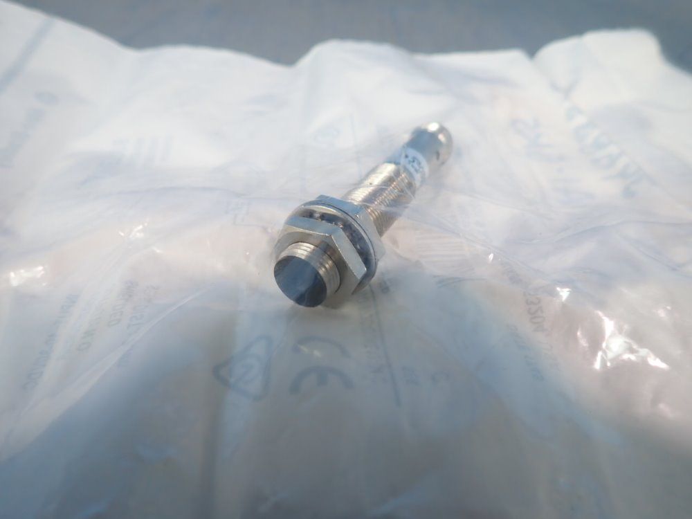 Allen Bradley Inductive Proximity Sensor - 872c-d3ne12-d4