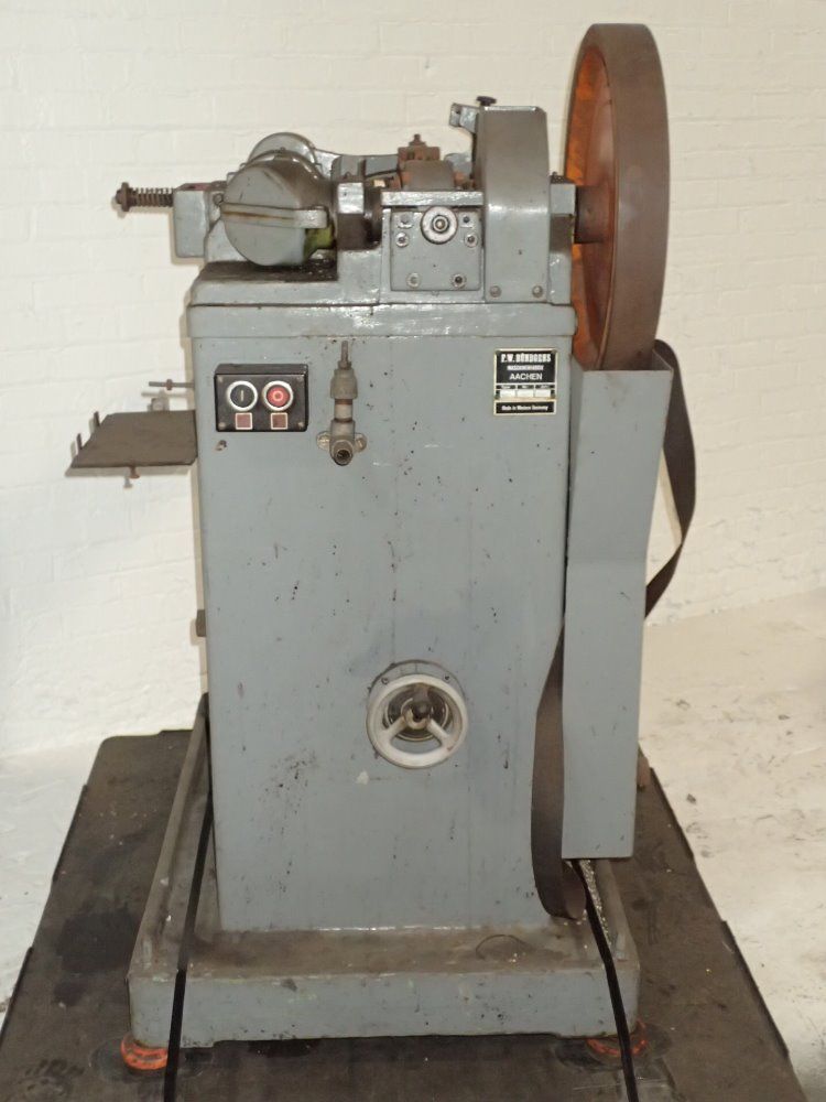 F. W. Bundgens Wire Straightener / Cutter