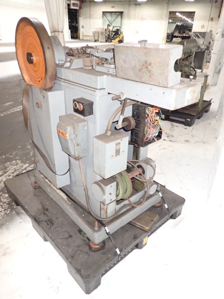 F. W. Bundgens Wire Straightener / Cutter