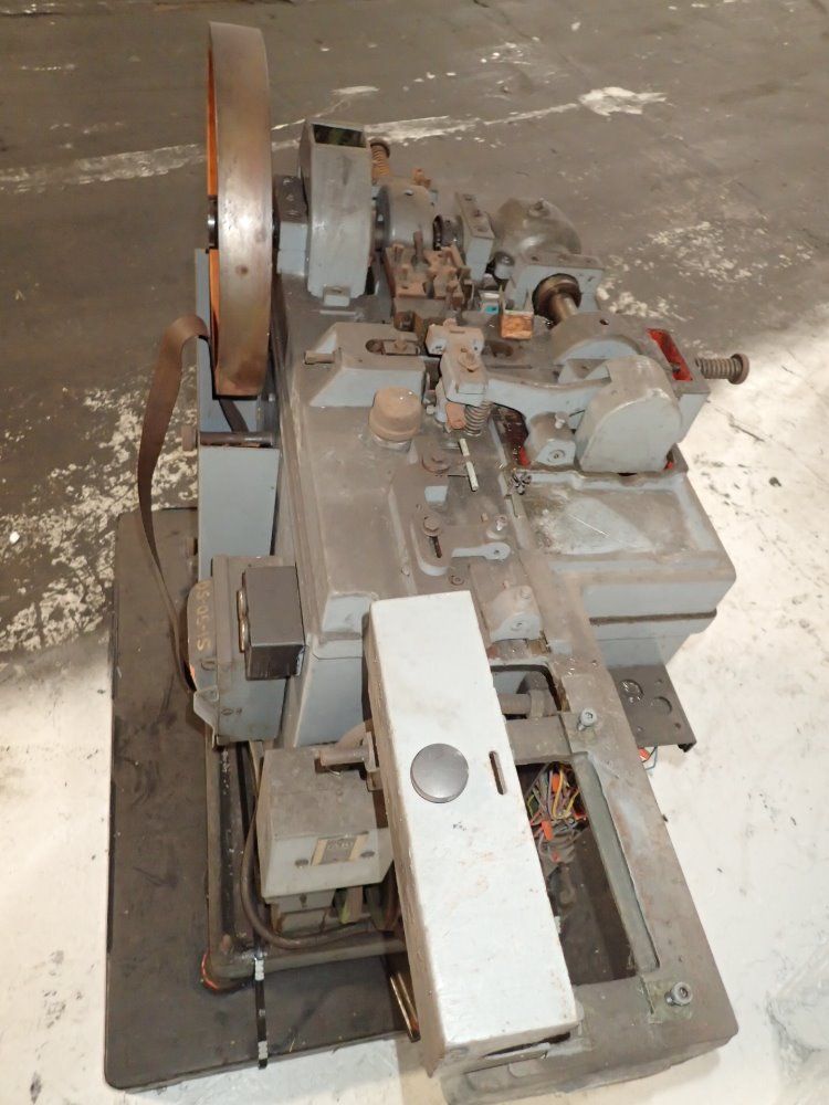 F. W. Bundgens Wire Straightener / Cutter