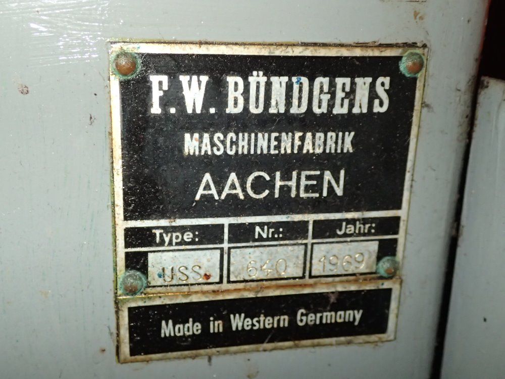F. W. Bundgens Wire Straightener / Cutter