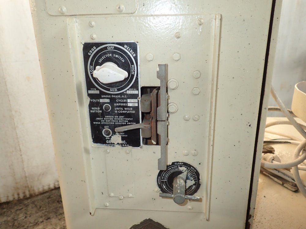 Grob 18" Throat Vertical Bandsaw - 4v18