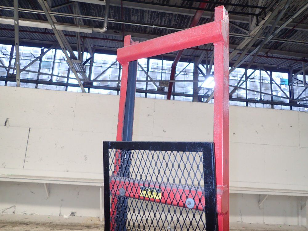 Mobile Pallet Truck Inc. Hydraulic Straddle Lift