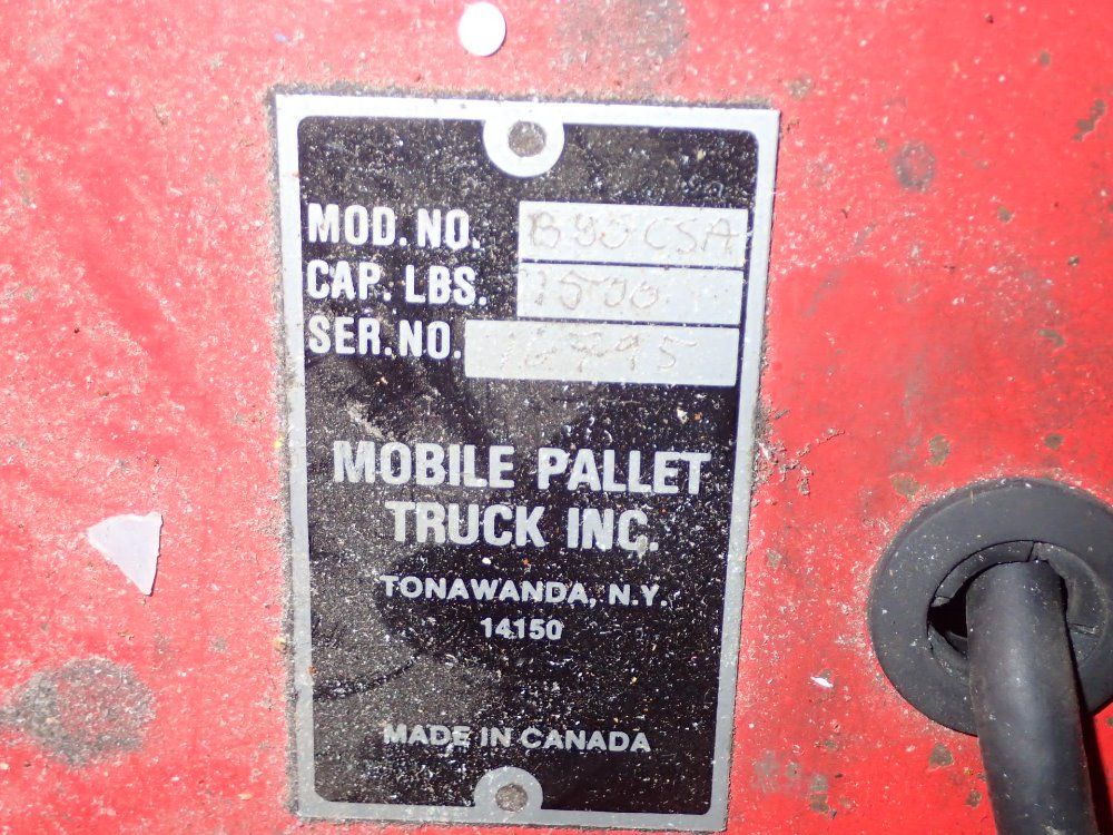 Mobile Pallet Truck Inc. Hydraulic Straddle Lift