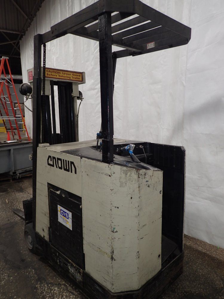 Crown Stand-up Electric Forklift