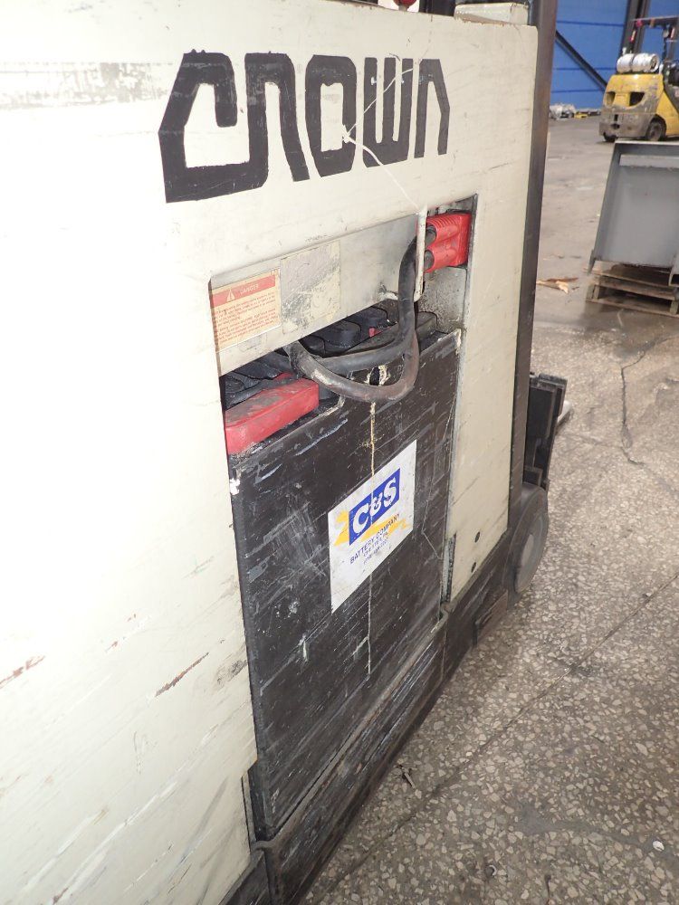 Crown Stand-up Electric Forklift