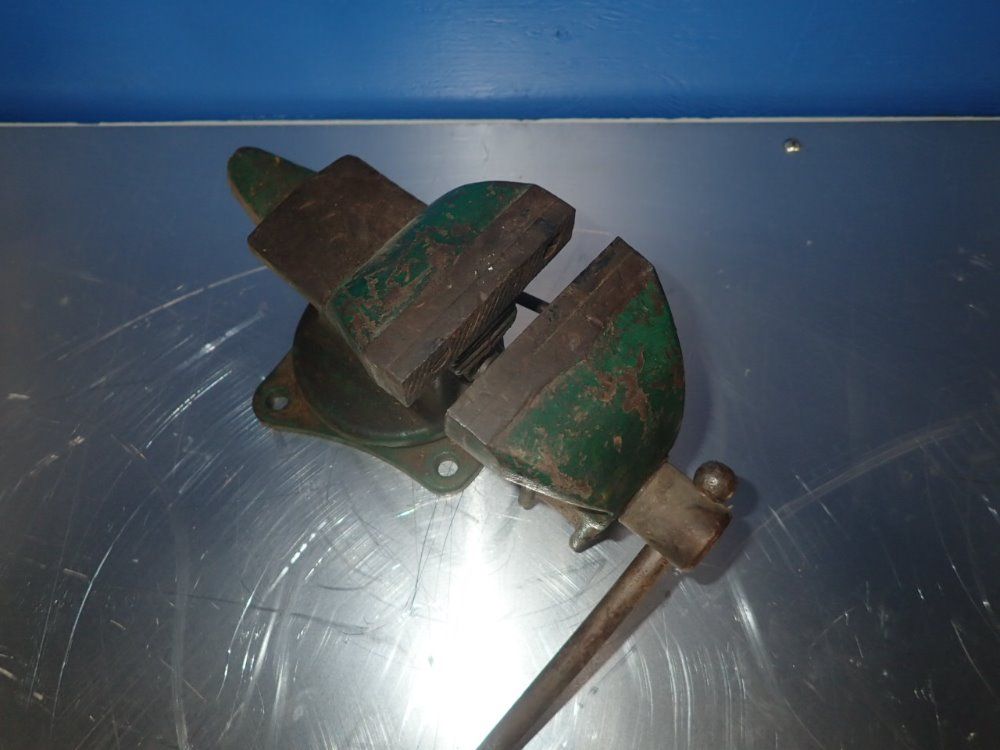Green 3 1/2" Vise
