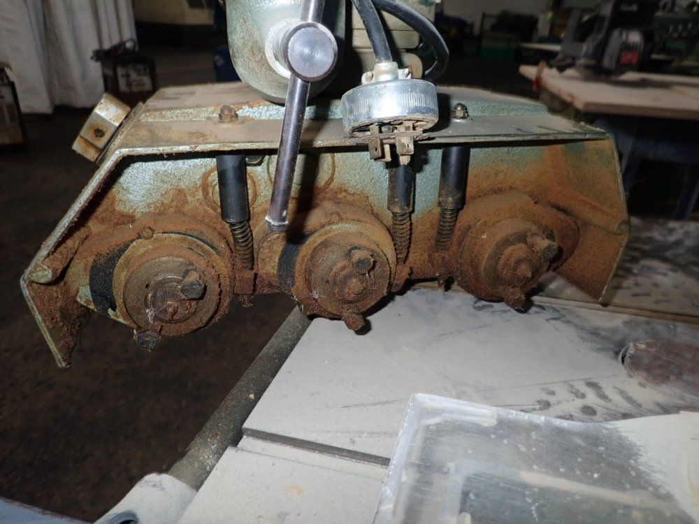 Delta / Rockwell 10" Table Saw W/ Feeder