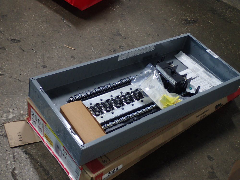 Homeline/ Square D Indoor Load Center With Cover