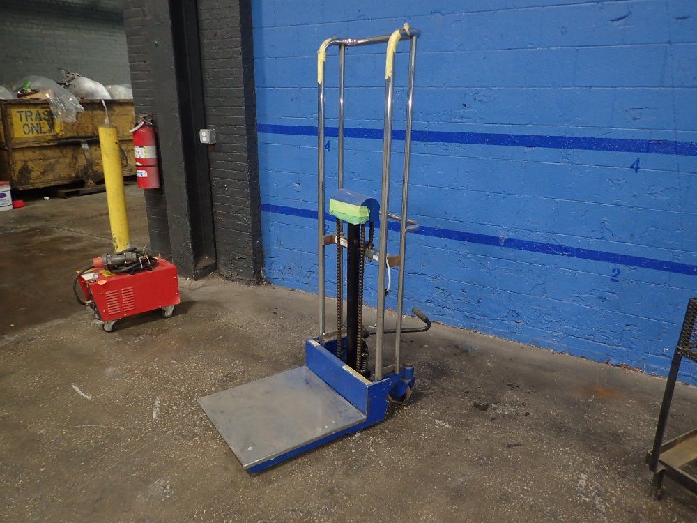T & S Equipment Lift