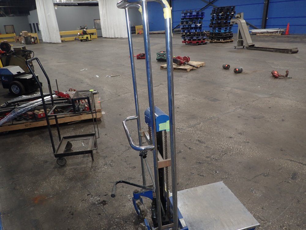 T & S Equipment Lift